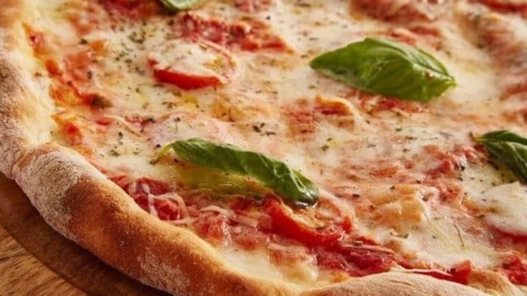 Pizza Artesanal de Massa de Pão e Leite: Uma Fusão de Sabores Irresistíveis