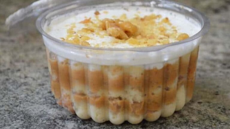 Torta de Pêssego no Copinho: Delícia Compacta para Saborear a Qualquer Momento