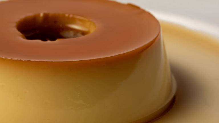 Sobremesas Geladas: Pudim de Leite Condensado com Calda de Caramelo