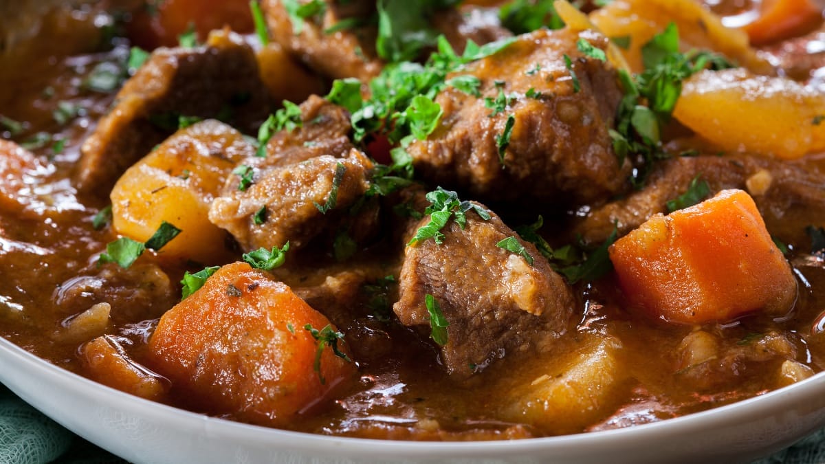 Beef Stew with Carrots & Potatoes A Comforting Delight!