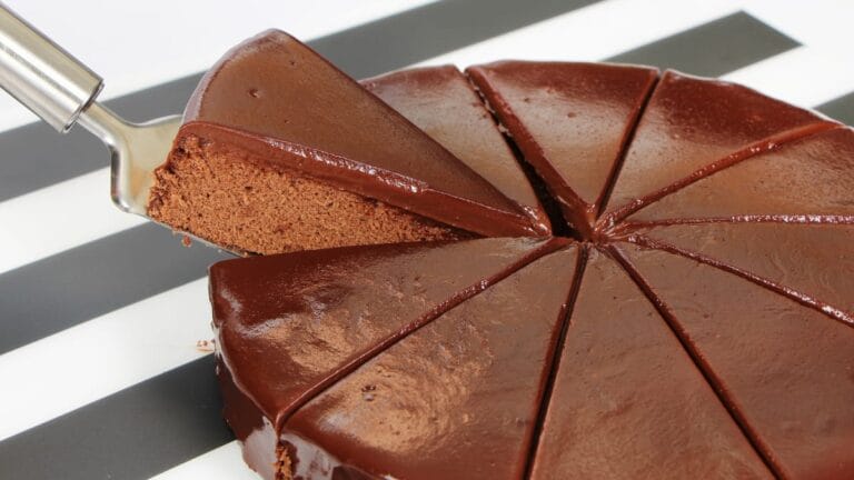Bolo de Chocolate Rápido no Liquidificador: Sabor e Praticidade em Uma Receita!